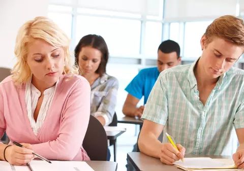 NOUL REGULAMENT ȘCOLAR atacat în INSTANȚĂ de Consiliul Elevilor