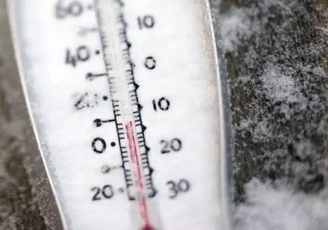 CEA MAI SCĂZUTĂ TEMPERATURĂ din ACEASTĂ IARNĂ: -35 de GRADE la ÎNTORSURA BUZĂULUI!