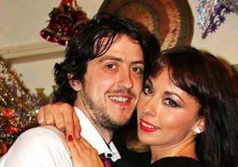 Cheeky Girl Monica s-a mutat cu logodnicul