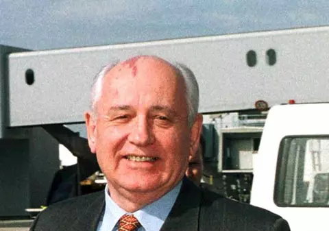 Gorbaciov: "Între Rusia şi SUA a izbucnit un Război Rece şi riscă să devină conflict armat"