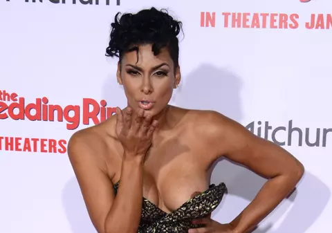 A dat pupic, ne-a arătat din sfârc un pic | FOTO