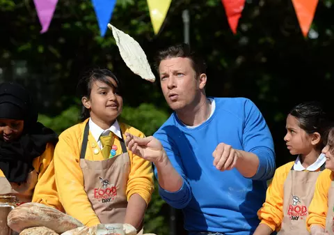 JAMIE OLIVER, LUPTĂ APRIGĂ împotriva alimentelor NESĂNĂTOASE. CE MĂSURI DRASTICE cere starul