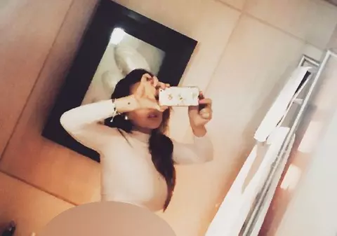 O SUPERVEDETĂ a GREȘIT LA SELFIE! Cu ce A DAT-O ÎN BARĂ?