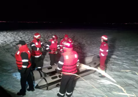 Acţiune de amploare pentru salvarea a trei pescari presupuşi morţi! Bărbaţii erau acasă şi se uitau la TV! FOTO