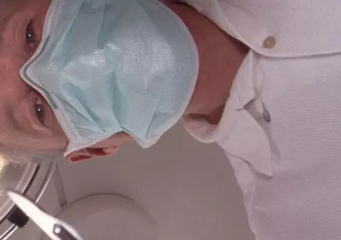 O ieșeancă a dat SPITALUL în judecată după trei OPERAȚII la NAS nereușite. Câți bani cere DESPĂGUBIRE