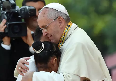 Emoționant! O fetiță din Filipine l-a făcut pe papa Francisc să plângă!