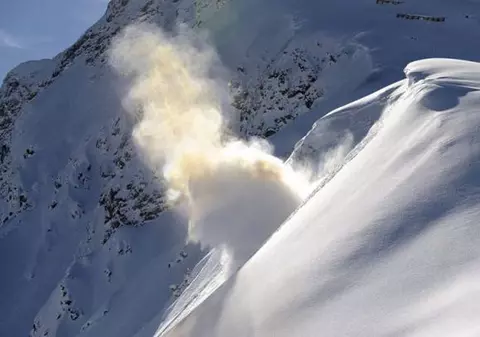 COD PORTOCALIU de avalanşe în Carpaţii Meridionali. Ce le este recomandat turiştilor