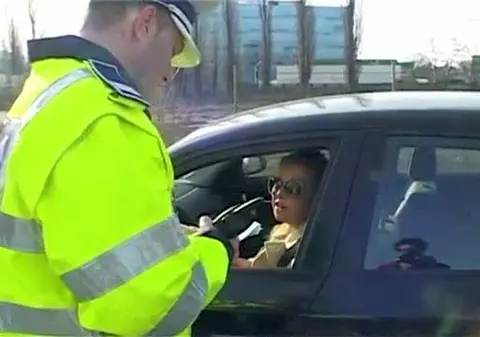 Maşinile luate la puricat de poliţişti! Peste 1.900 de certificate de înmatriculare reţinute