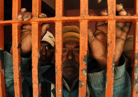 Ce a pățit în pușcarie un bărbat care și-a violat și ucis fiul de un an si 8 luni. Imagini ÎNFIORĂTOARE! | VIDEO