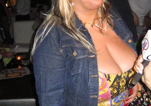 Îți mai amintești DECOLTEUL IMENS al Ralucăi Bădulescu? Ce se ÎNTÂMPLĂ cu SÂNII ei după ce a SLĂBIT 64 de kilograme