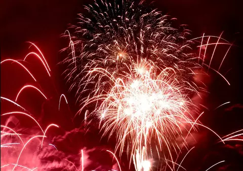 O AVERE! Cât au cheltuit românii de Revelion