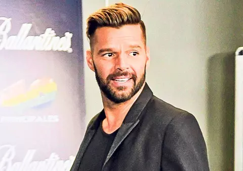 GLUMĂ MACABRĂ, pe internet: Ricky Martin A MURIT