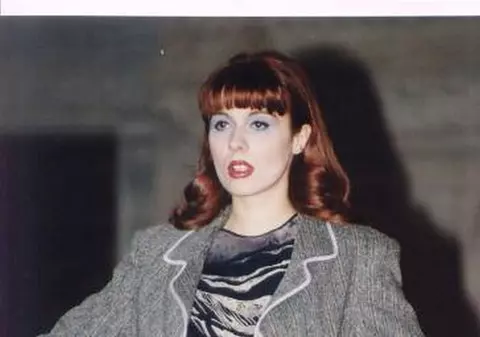 Așa arăta UNA dintre cele mai SEXY VEDETE din ROMÂNIA în urmă cu 20 de ani! Bănuiești CINE E? | FOTO