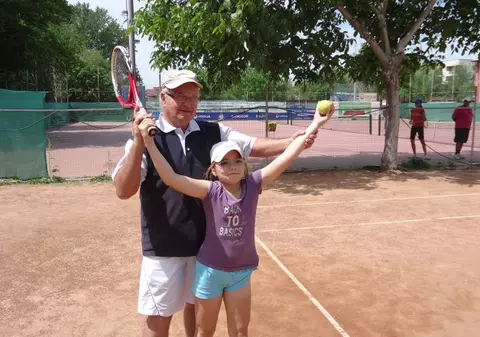 Lecţii de tenis la “Academia Sever Dron”. ”La început nu e scump”. TOATE COSTURILE