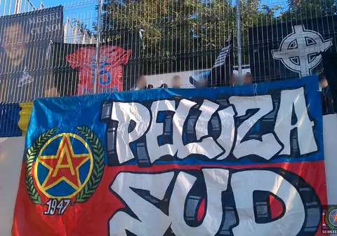 Gigi Becali atacat din Peluza Sud: ”Steaua ar trebui să pornească direct din Liga 1”