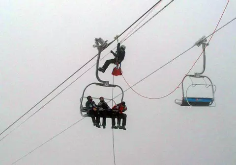 O turistă S-A ARUNCAT DIN TELESCAUN și ȘI-A FRACTURAT COLOANA