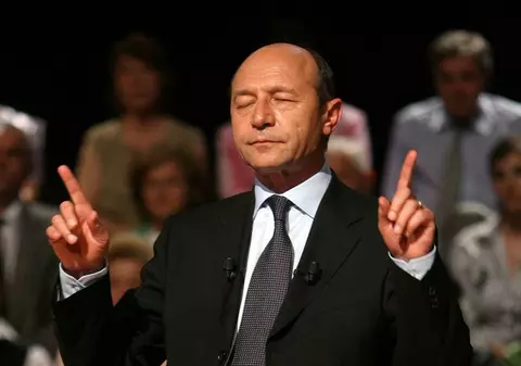 Ce a răspuns şeful SRI la întrebarea "L-aţi favorizat pe TRAIAN BĂSESCU?"