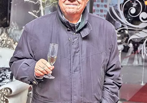 Alexandru Arșinel renunță la conducerea Teatrului «Constantin Tănase»