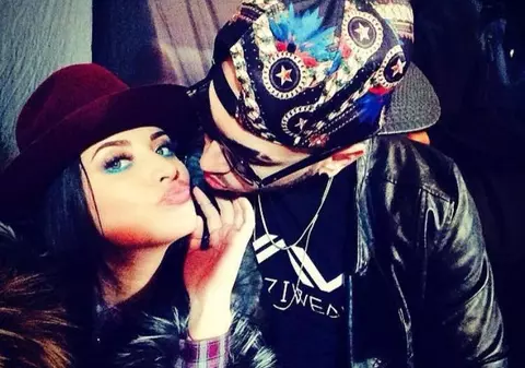 Portret de FAMILIE. Antonia și Alex Velea s-au POZAT cu BEBELUȘUL și CĂȚELUL, în PAT | FOTO