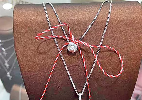 Mărţişoare de fiţe! Darurile de 1 Martie au ajuns să coste chiar și cât un concediu la mare