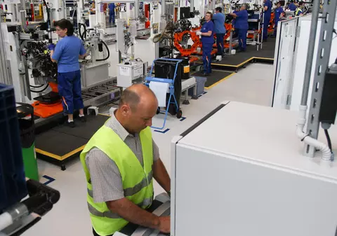 Lista taxelor pregătite de autorități pentru anul viitor! Angajații cu salarii mici vor plăti mai puțin la stat