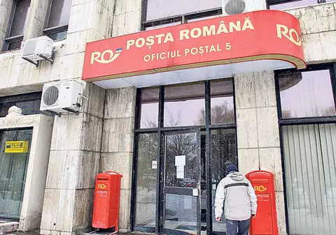 CE NE ENERVEAZĂ: Vorbitul la telefon în spații mici