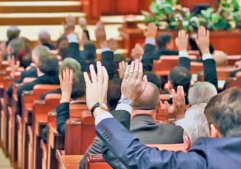 Vom avea 150 de parlamentari mai puțin
