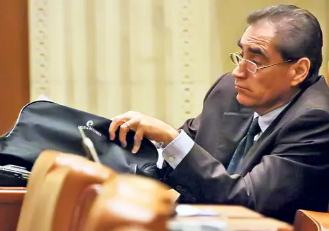 Parlamentari amendați de ANI din cauza lui Petre Roman