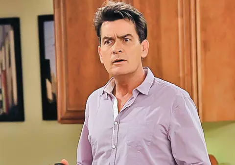 Charlie Sheen: cancerul era, de fapt, reflux gastroesofagian