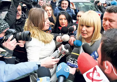 Elena Udrea şi-a prelungit singură agonia | Are doar o şansă: să toarne tot
