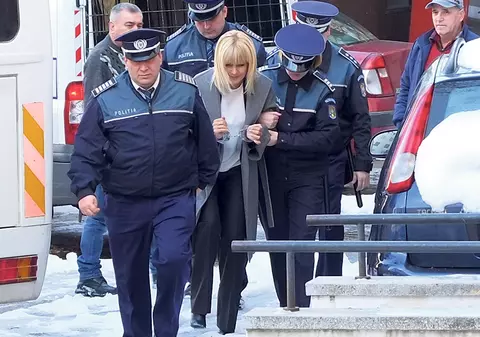 Elena Udrea a ajuns tot în celula fără foehn!