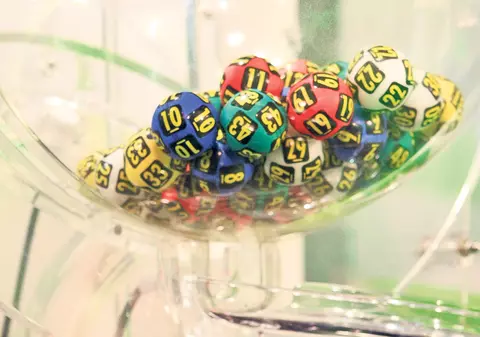 Noul bilet la loterie! Bani contra bonuri de casă