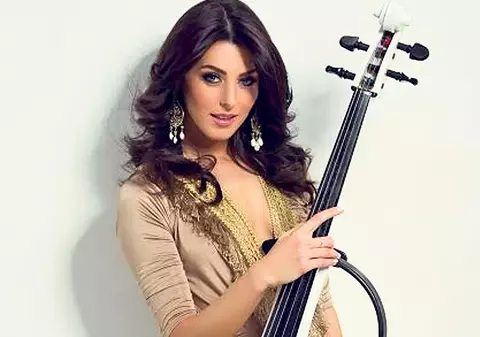 Patricia (Amadeus) a învăţat să schieze cu mâna ruptă