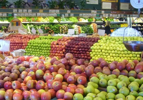 Prețurile produselor românești vor scădea! Legea supermarketurilor a fost aprobată!