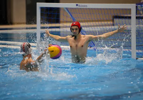 Dinamo a câștigat primul meci de polo disputat în bazinul "Tolea Grințescu" / GALERIE FOTO