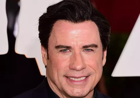 Incident jenant la gala premiilor OSCAR 2015! John Travolta a sărutat-o pe Scarlett Johansson, pe covorul roșu. Cum a reacționat actrița | FOTO 