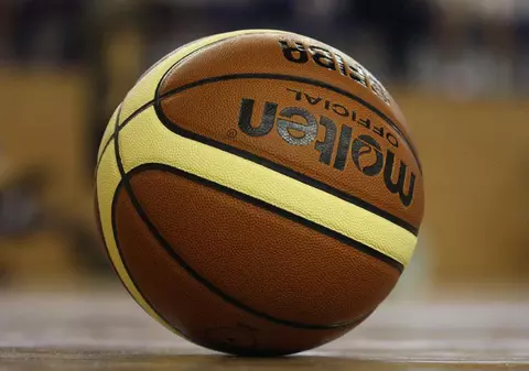 Doliu în baschet. A murit primul jucător de culoare din NBA