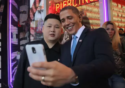 ”Kim Jon Un” și ”Barack Obama” selfie la Hollywood