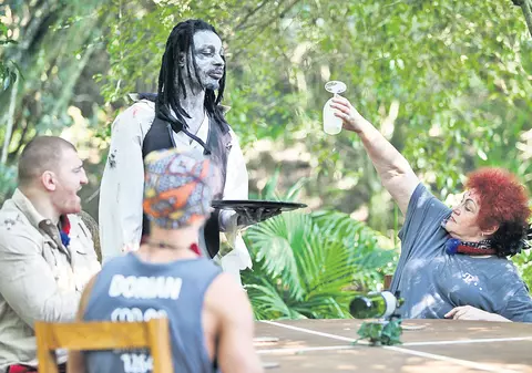 “Sunt celebru, scoate-mă de aici!” | Doamna «Merişor» şi-a oripilat colegii! EXCLUSIV