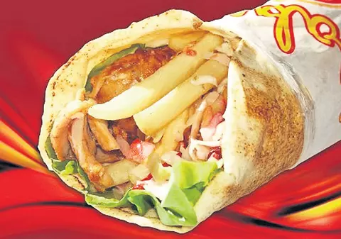Ce ne mai place shaorma! Românii sunt clienți fideli ai fast-foodurilor