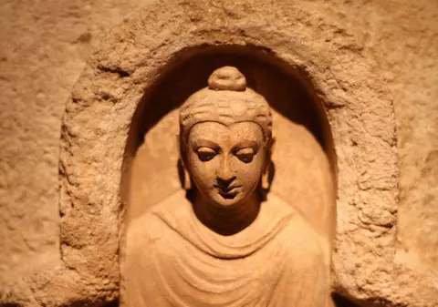 N-ai SĂ CREZI ce se ascundea într-o statuie a lui Buddha, veche de 1.000 de ani