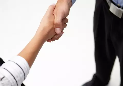 BUNE MANIERE: Tu știi cum se fac CORECT prezentările?