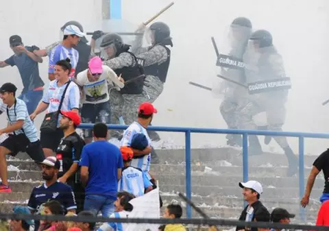 Imagini APOCALIPTICE: incidente TERIBILE în tribune/ GALERIE FOTO&VIDEO