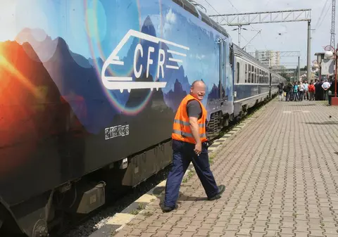 Un angajat de la CFR a găsit o borsetă cu bani într-un vagon. Ce a făcut cu ea e incredibil!