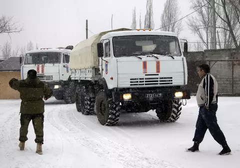 Rusia a trimis CONVOAIE UMANITARE în Ucraina