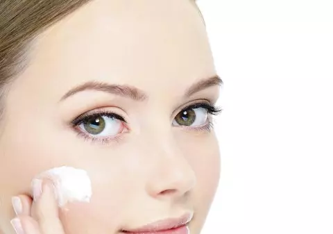 DECIZIE DE ULTIM MOMENT: Cosmeticele sunt luate în vizor de Ministerul Sănătății