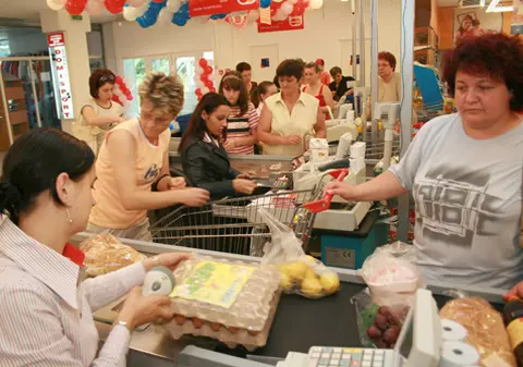 SĂRACI, dar OPTIMIŞTI: Românii speră la creşterea veniturilor 