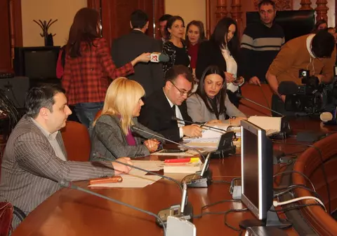 ”Flacăra violet” nu i-a purtat noroc Elenei Udrea: Comisia Juridică a aprobat arestarea 