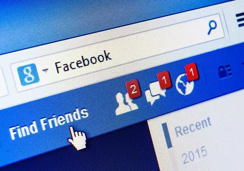 Cel mai BIZAR cont de FACEBOOK are zeci de mii de FANI. Aceeași IMAGINE, publicată zi de zi. Comentariile sunt HILARE 