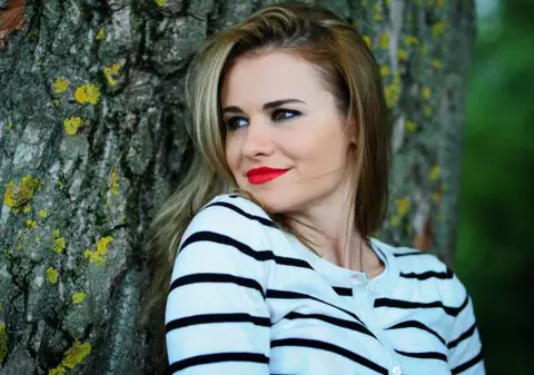 Tutorial video: Cum să-ţi faci singură şuviţe blonde